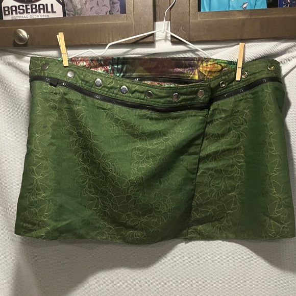Elegant Green Floral Mini Skirt reversible - Picture 10 of 10
